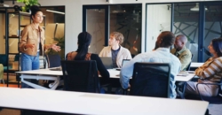 Der unterschätzte Karriere-Booster: Warum Speaker Skills wichtiger sind als Fachwissen